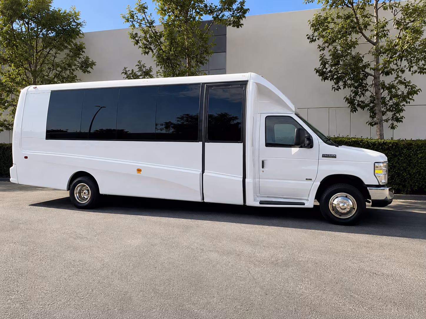 minibus rentals for orlando science center and loch haven cultural park trips